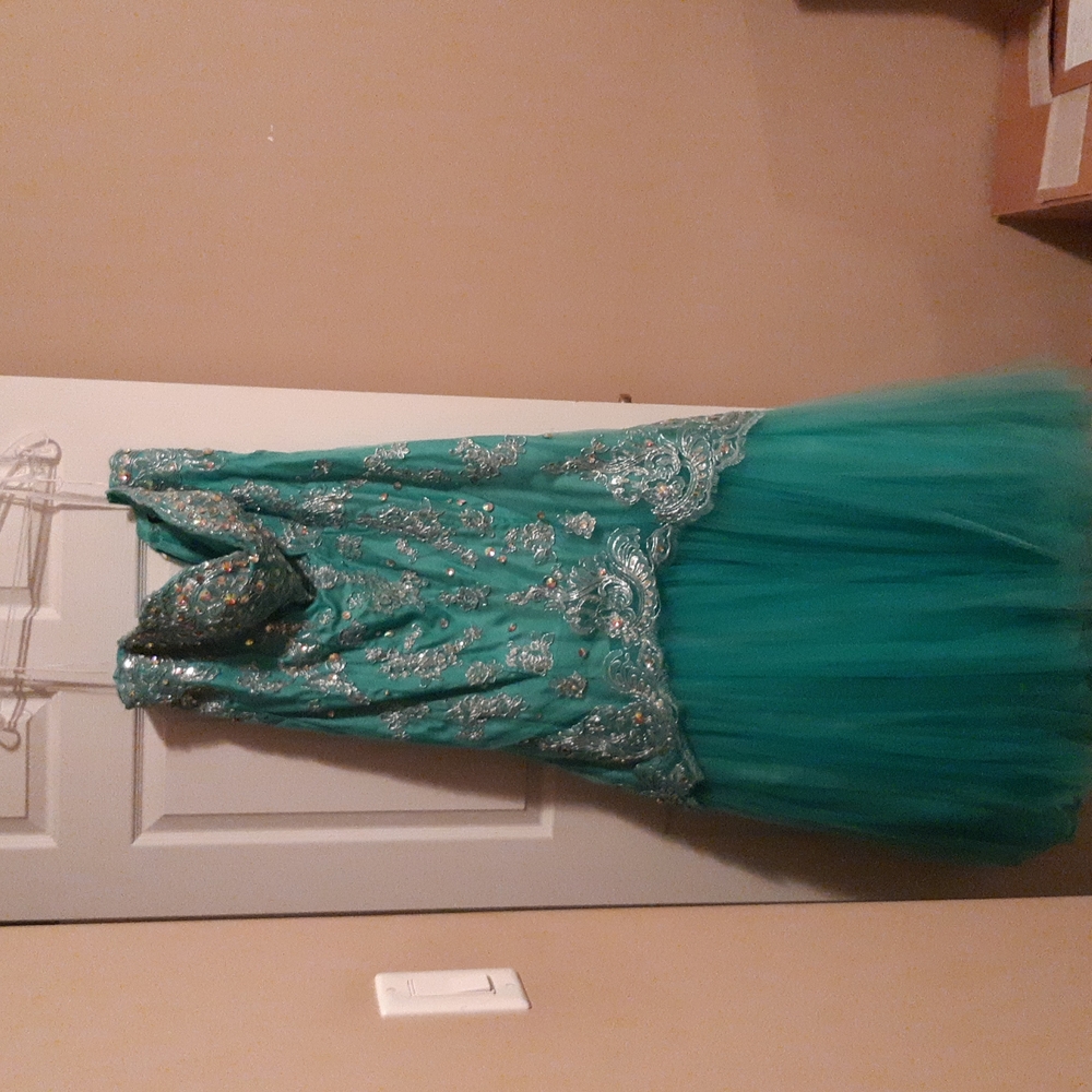 stunning teal grad/prom dress